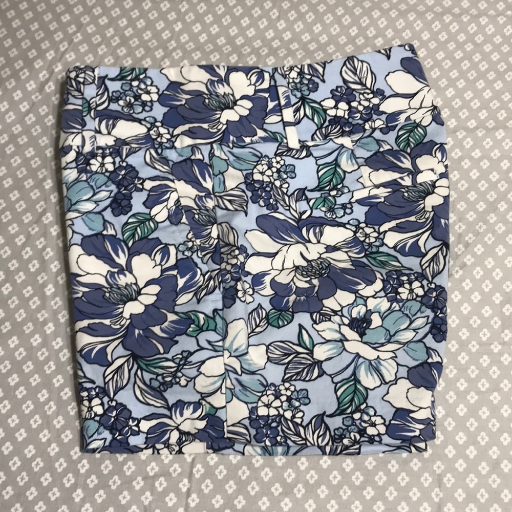 Beautiful like new Ann Taylor floral size 0